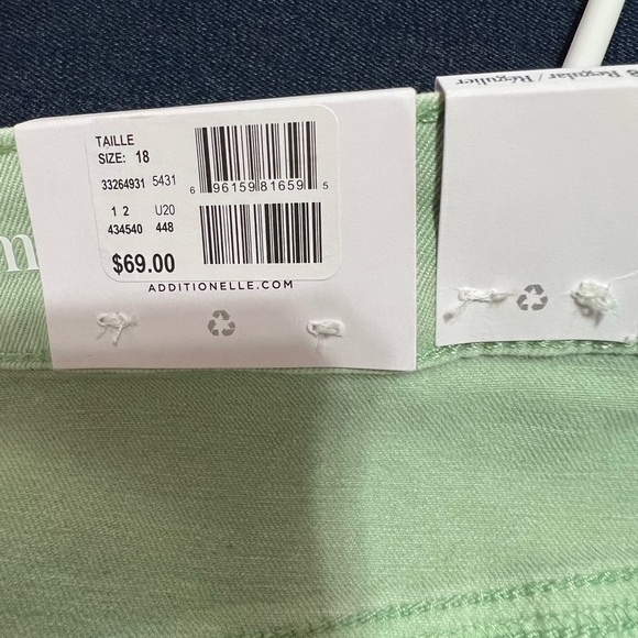 Pennington’s slim cut petite jeans - Picture 2 of 4